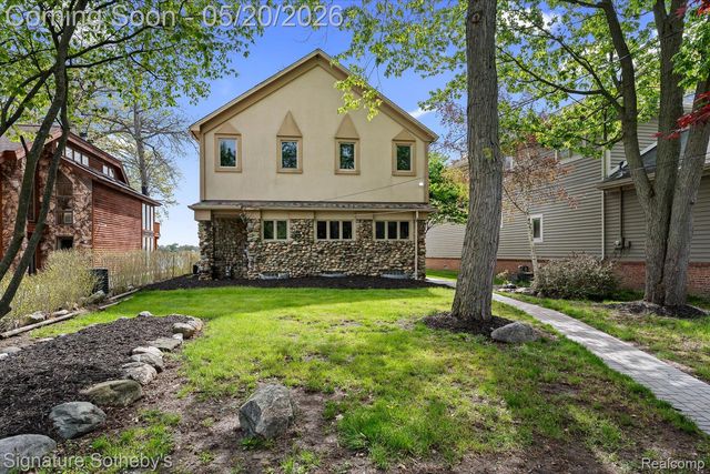 727 McDougal Drive, Waterford Charter Township, MI 48327