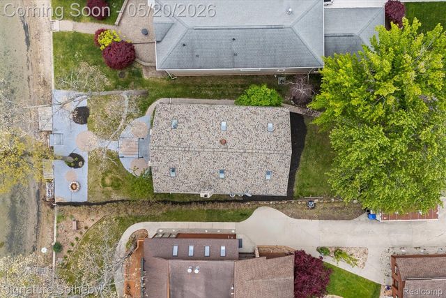727 McDougal Drive, Waterford Charter Township, MI 48327