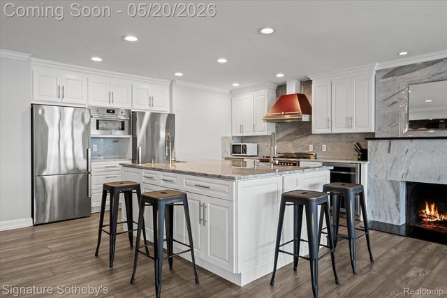 727 McDougal Drive, Waterford Charter Township, MI 48327
