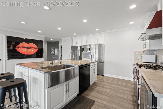 727 McDougal Drive, Waterford Charter Township, MI 48327
