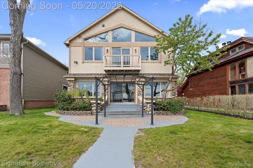 727 McDougal Drive, Waterford Charter Township, MI 48327