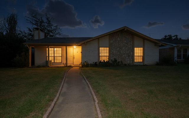 1914 Snowmass Lane, Garland, TX 75044