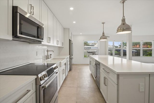5100 Bayview Drive 106, Fort Lauderdale, FL 33308