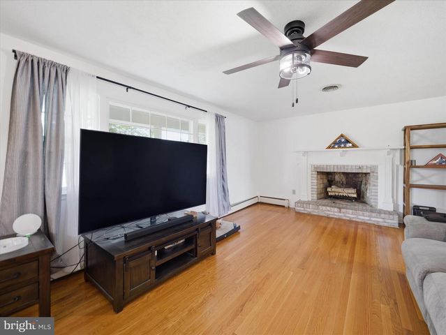 173 COLONIAL DR, Chambersburg, PA 17202