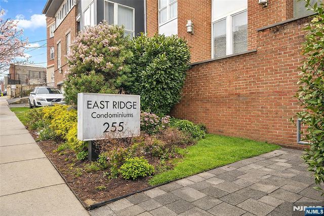 255 Laird 1, Cliffside Park, NJ 07010