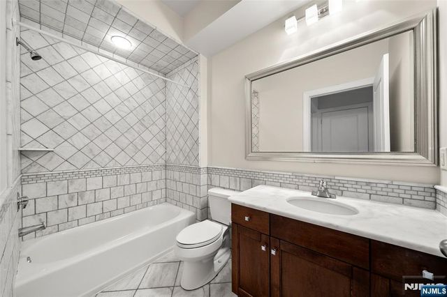 255 Laird 1, Cliffside Park, NJ 07010