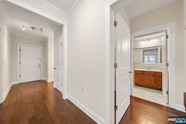 255 Laird 1, Cliffside Park, NJ 07010