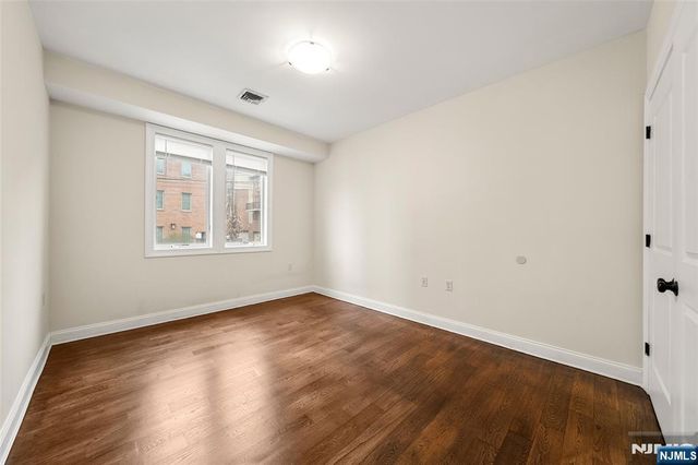 255 Laird 1, Cliffside Park, NJ 07010