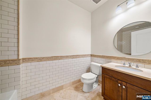255 Laird 1, Cliffside Park, NJ 07010