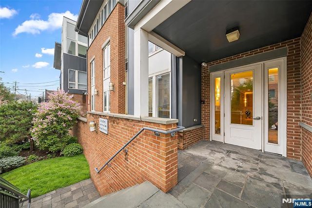 255 Laird 1, Cliffside Park, NJ 07010