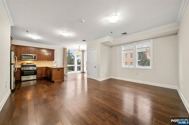 255 Laird 1, Cliffside Park, NJ 07010