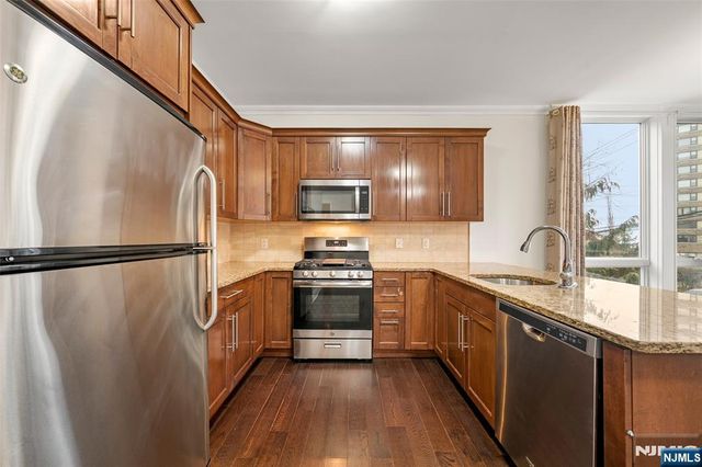 255 Laird 1, Cliffside Park, NJ 07010