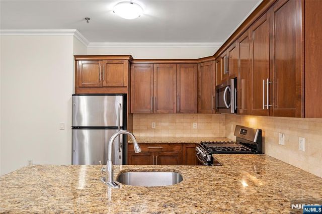 255 Laird 1, Cliffside Park, NJ 07010