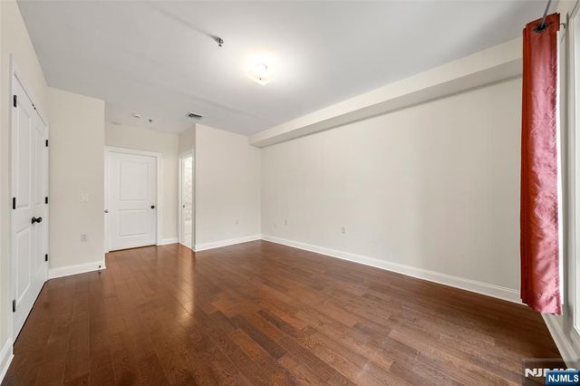 255 Laird 1, Cliffside Park, NJ 07010