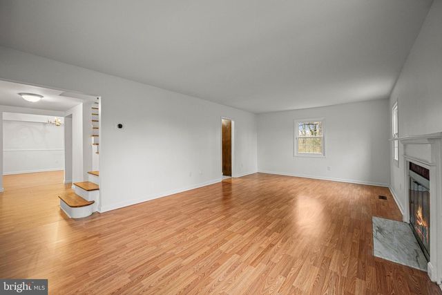 8904 ROYAL RIDGE LN, Laurel, MD 20708