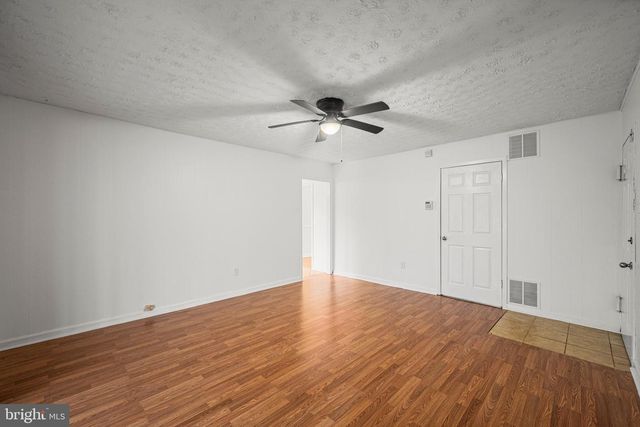 8904 ROYAL RIDGE LN, Laurel, MD 20708