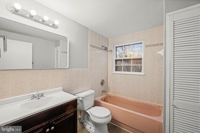 8904 ROYAL RIDGE LN, Laurel, MD 20708