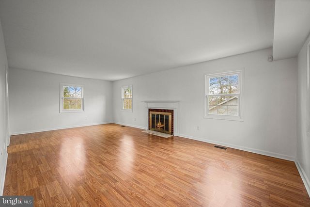 8904 ROYAL RIDGE LN, Laurel, MD 20708