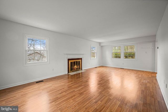 8904 ROYAL RIDGE LN, Laurel, MD 20708