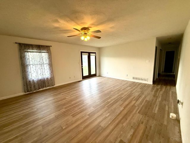 108 W Concord, Bloomingburg, OH 43106