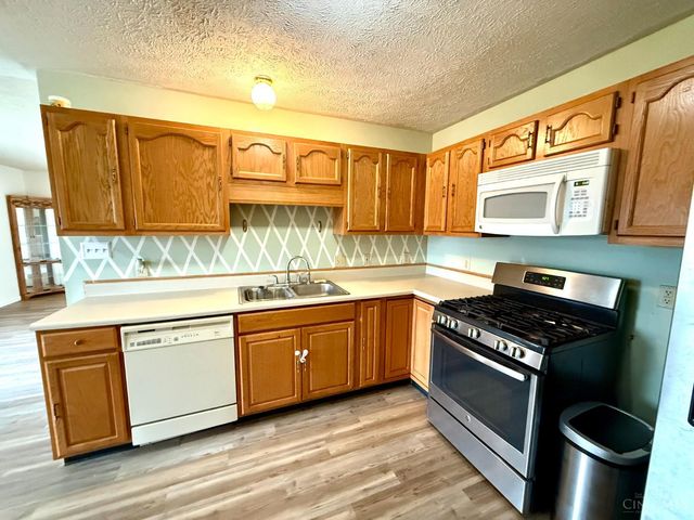 108 W Concord, Bloomingburg, OH 43106