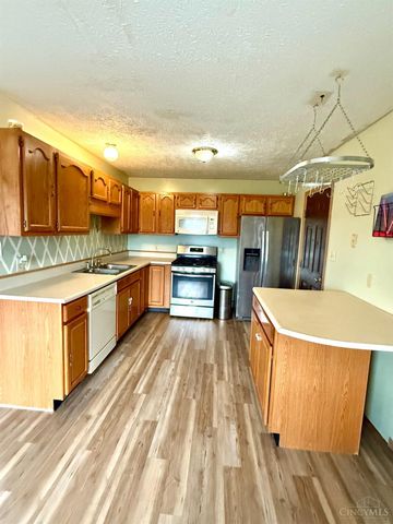 108 W Concord, Bloomingburg, OH 43106