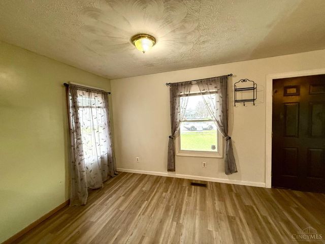 108 W Concord, Bloomingburg, OH 43106