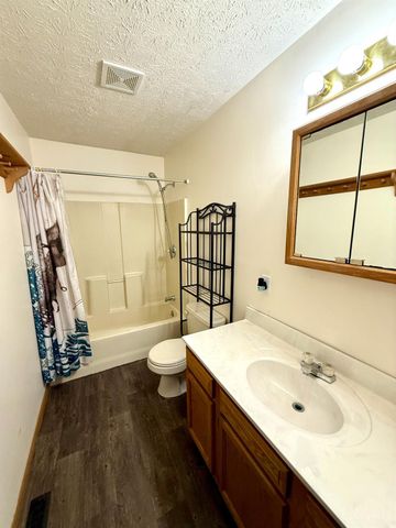 108 W Concord, Bloomingburg, OH 43106