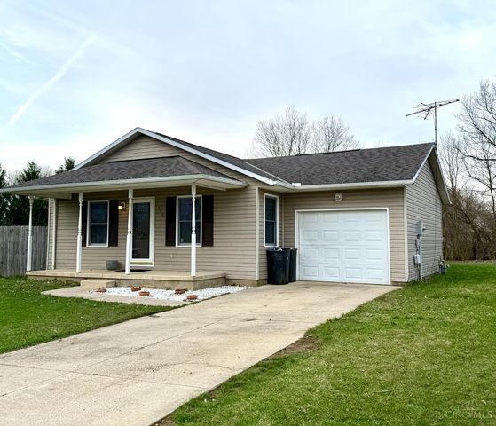 108 W Concord, Bloomingburg, OH 43106