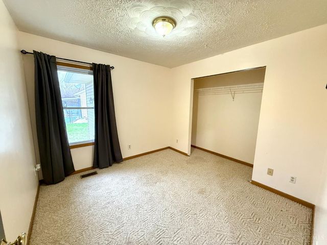 108 W Concord, Bloomingburg, OH 43106