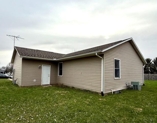 108 W Concord, Bloomingburg, OH 43106