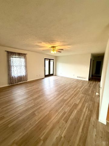 108 W Concord, Bloomingburg, OH 43106