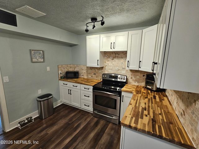 7269 BALBOA Road, Jacksonville, FL 32217