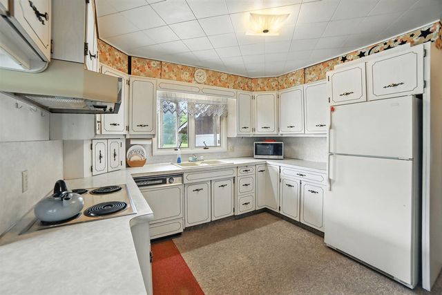 5985 Bayshore Drive, Irons, MI 49644