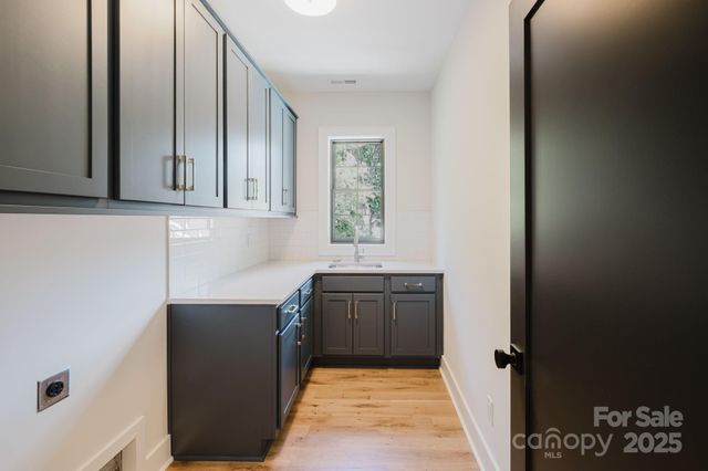 705 Mcalway Road, Charlotte, NC 28211