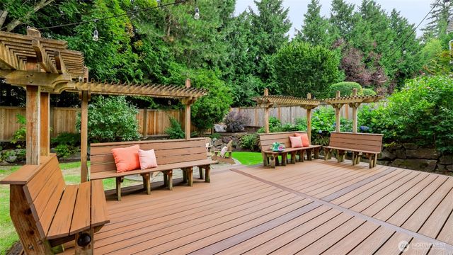 132 247th Avenue SE, Sammamish, WA 98074