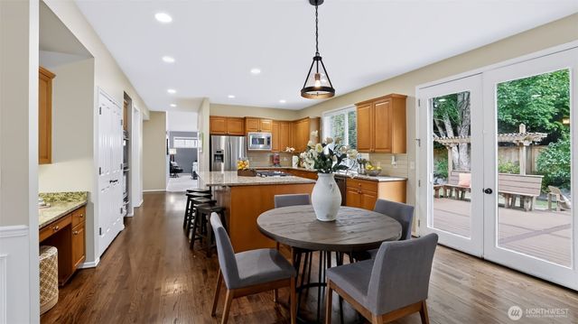 132 247th Avenue SE, Sammamish, WA 98074