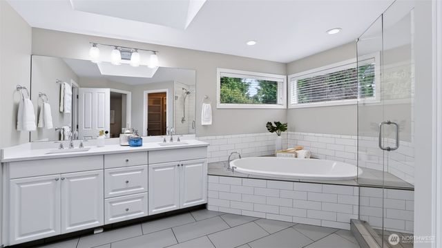 132 247th Avenue SE, Sammamish, WA 98074