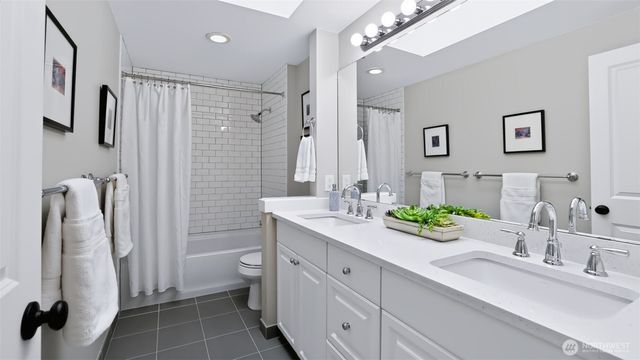 132 247th Avenue SE, Sammamish, WA 98074
