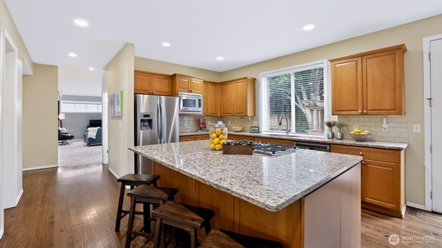 132 247th Avenue SE, Sammamish, WA 98074