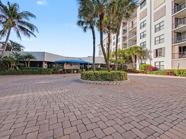 3545 S Ocean Boulevard 402, South Palm Beach, FL 33480
