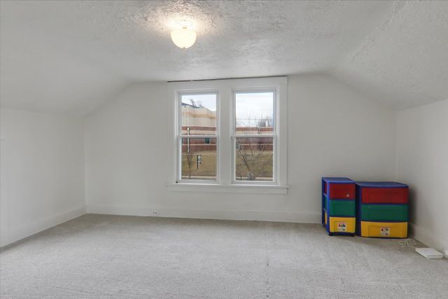 806 W Market Street, Bloomington, IL 61701