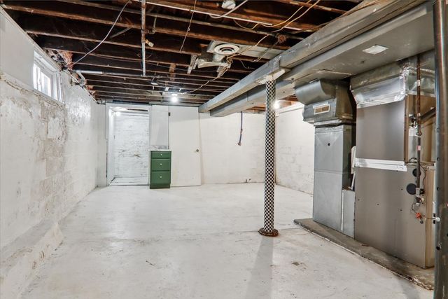 806 W Market Street, Bloomington, IL 61701