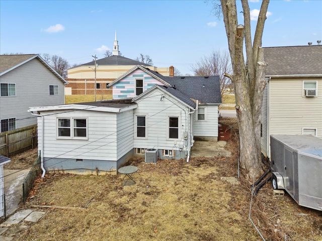 806 W Market Street, Bloomington, IL 61701