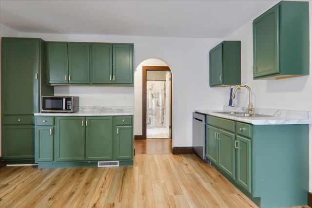 806 W Market Street, Bloomington, IL 61701