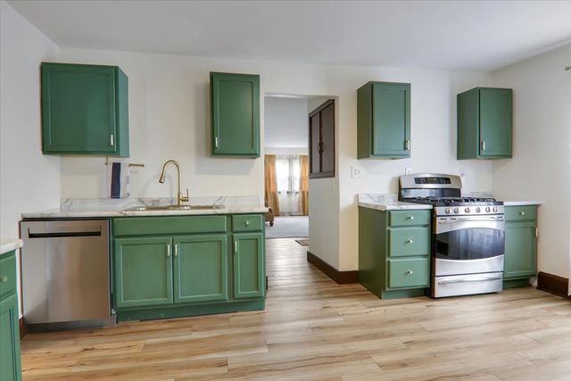 806 W Market Street, Bloomington, IL 61701