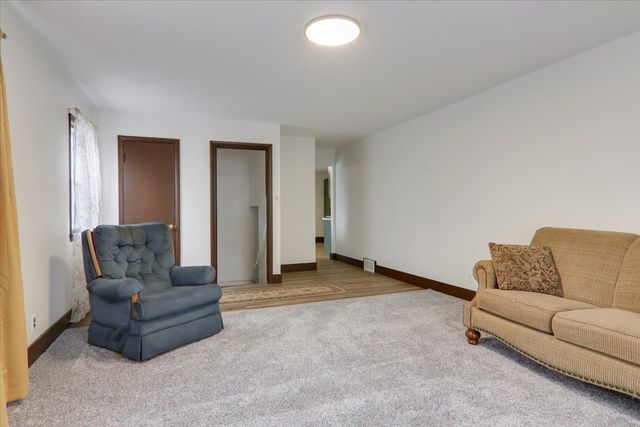 806 W Market Street, Bloomington, IL 61701