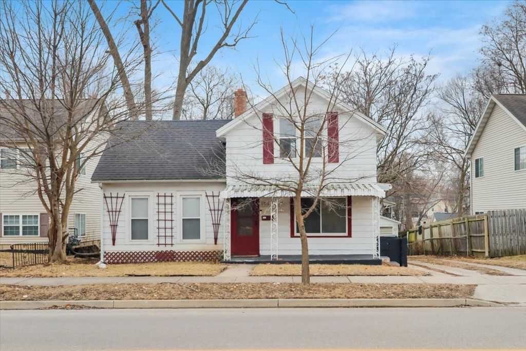 806 W Market Street, Bloomington, IL 61701