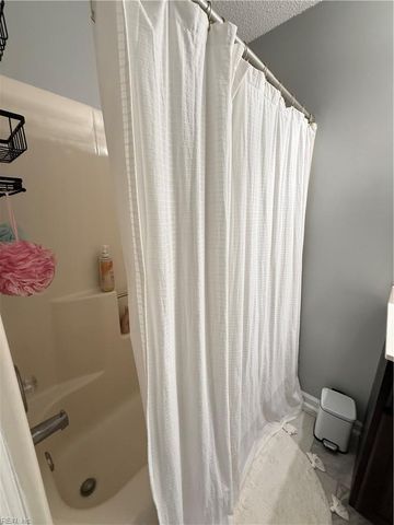 106 Kingsbridge LN, Yorktown, VA 23692
