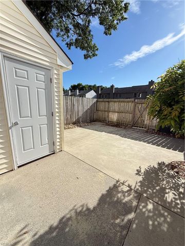 106 Kingsbridge LN, Yorktown, VA 23692